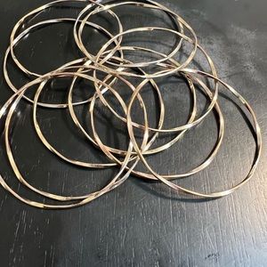 ONE LOT OF 11 PRE-OWNED WOMENS GOLDTONE BANGLE BRACELETS CTM3